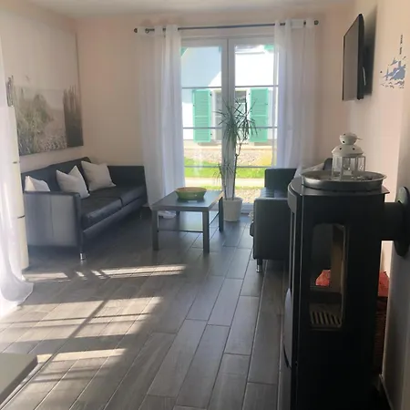 Traumhaftes Ostsee- Unter Reet In Prázdninový dům